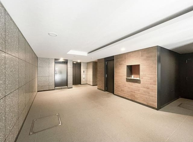 コスモグラシア三ノ輪のエントランス