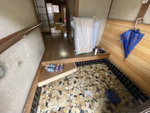 東門司2丁目中古戸建の玄関|収納もある玄関です