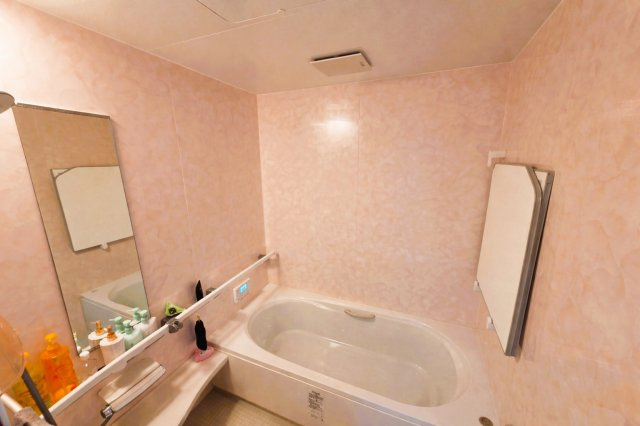 海外邸宅のような輸入住宅　北九州市門司区羽山1丁目の浴室|ゆったり過ごせるお風呂です