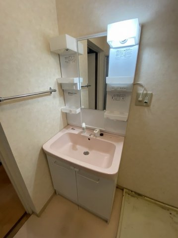 グランドハイツ中井中央B棟の独立洗面台|独立洗面台、朝の身支度には欠かせません