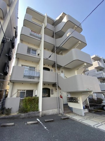 グランドハイツ中井中央B棟の外観|おしゃれな外観です