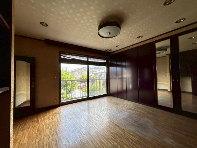 小倉南区志井4丁目　中古戸建の洋室|落ち着いた色調の洋室です