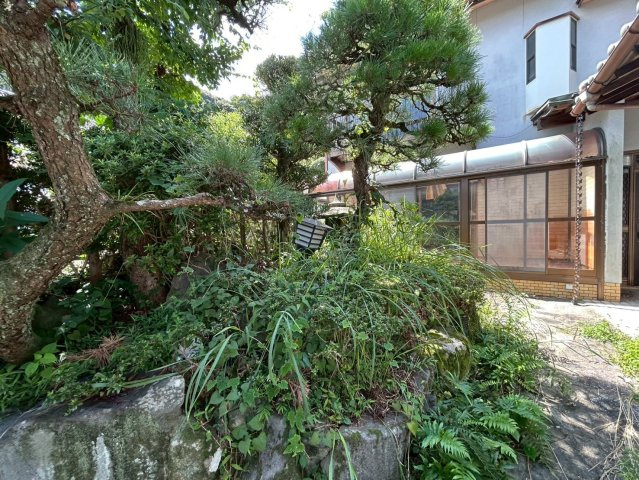 小倉南区志井4丁目　中古戸建の庭|お庭の付いた物件です