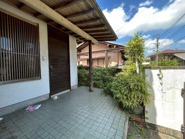 小倉南区志井4丁目　中古戸建の玄関|ゆったりとした玄関です