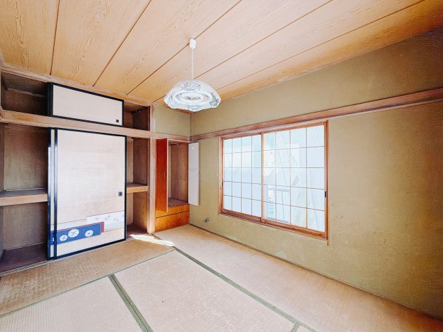 【中古戸建】高崎市下豊岡町1期の和室|■2階和室｜和室を書斎にしたり、冬にはコタツを敷いて家族みんなで年越しをするのもいいですね。家族みんなのお気に入りの空間になります♪