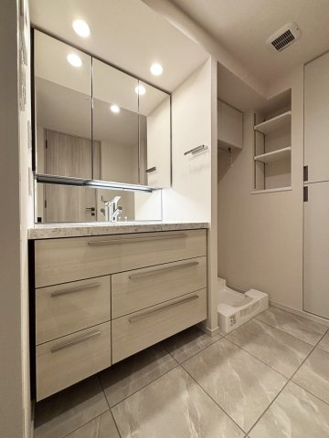 【洗面所】 | パークホームズ文京白山ヒルテラス | ３面鏡洗面化粧台