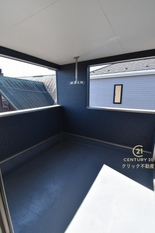 Cradlegarden　 常陸大宮市姥賀町　第3　1のバルコニー|インナーバルコニーは洗濯物外干し派の強い味方！天気が変わりやすい季節の外出も安心です。外出が難しい日に出るだけでも気分転換になる、嬉しいスペースです。