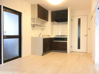 【居間・リビング】 | ユーコート住吉 | こちらの居間で趣味の時間をお楽しみください