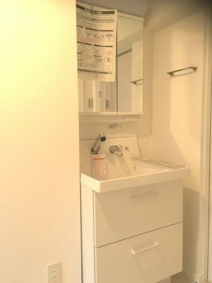 【独立洗面台】 | ユーコート住吉 | 独立洗面化粧台が付いています