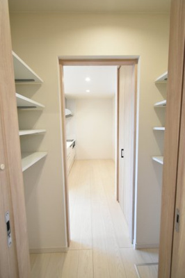 【収納】 | レジデンス鹿児島中央(南棟) | キッチン・洗面所間の収納スペース