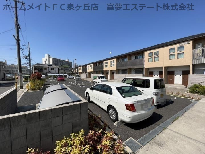 アベンシスの駐車場