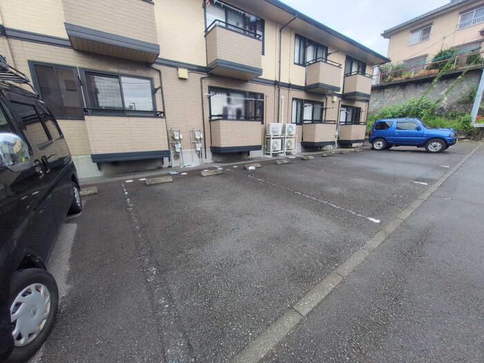 プレミールの駐車場