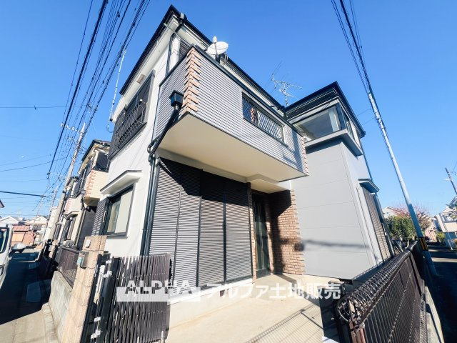 昭島市美堀町2丁目　中古戸建の外観|【outward appearance】
◆時を忘れる場所◆みんなが集い、食事と楽しい会話が始まる。話に夢中になり、ついつい時を忘れ夜半過ぎになってしまう。そんな束の間の幸せを感じさせてくれる場所。