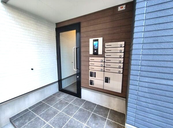 ＣｏＣｏ Ｃａｔ岩塚のエントランス