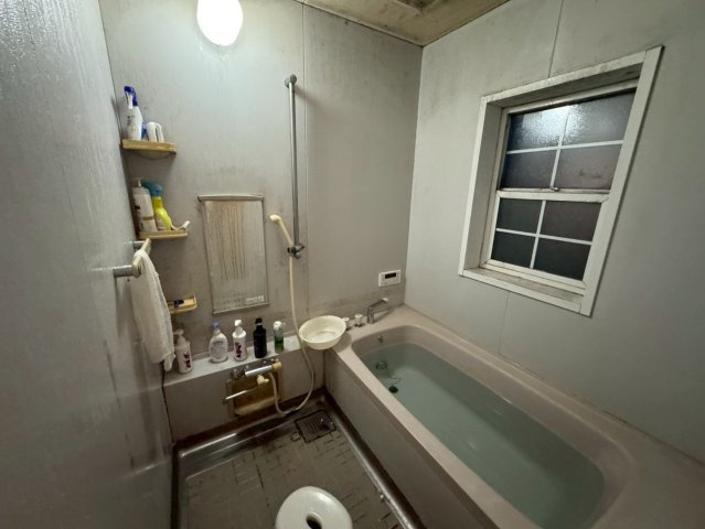 -三丁目不動産-　本庄市上真下　平成14年築の浴室