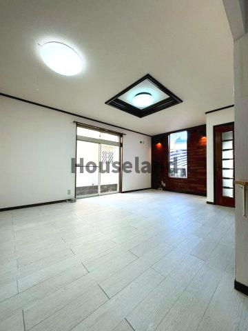 岩出市岡田戸建の居間・リビング