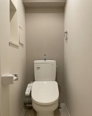 【トイレ】 | A.WAVE 箱崎南 | 清潔感のあるトイレです。