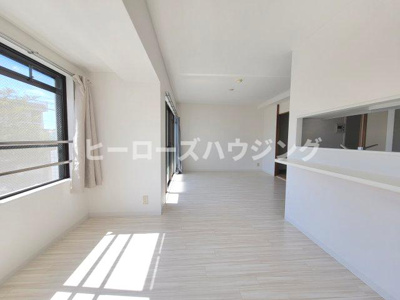 【居間・リビング】 | COZY桜の町 | ※同タイプの写真となり、実際のお部屋とは異なる場合があります