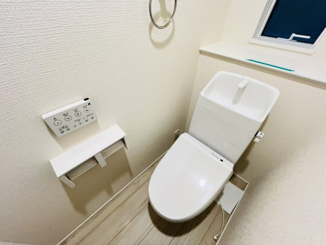 東海市加木屋町三ツ池12-128『仲介手数料無料』新築戸建てのトイレ