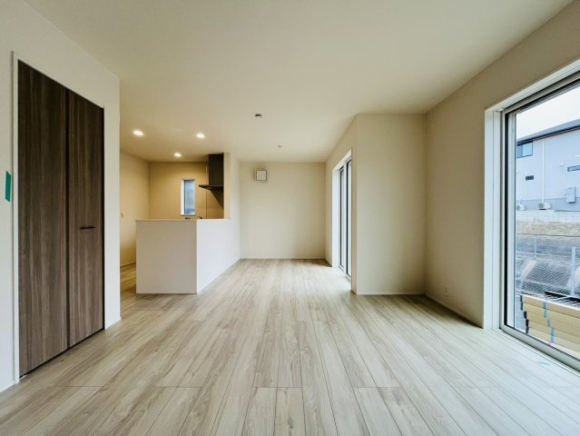 東海市加木屋町三ツ池12-128『仲介手数料無料』新築戸建ての前面道路含む現地写真