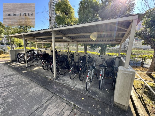 リバーサイドともぶち第1住宅第27号棟の駐輪場