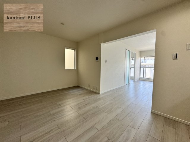 リバーサイドともぶち第1住宅第27号棟の居間・リビング