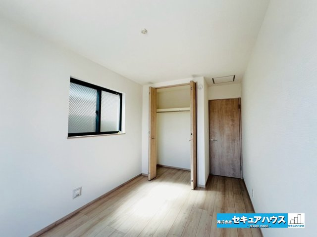 【本日ご案内可能】豊明市新田町門先　全2棟の洋室|【洋室】
◆広々とした居住空間は日々の暮らしを彩り、心のやすらぎと満足感を与えてくれます。通風と採光を考慮した設計は子供たちはのびのび育ち、家族でくつろぎと団らんを生み出します。　　　　　　　　　　　