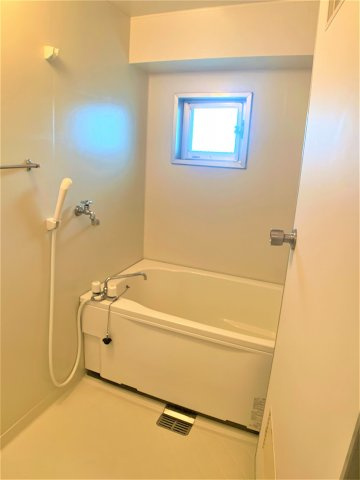 ビレッジハウス亀崎2号棟の浴室