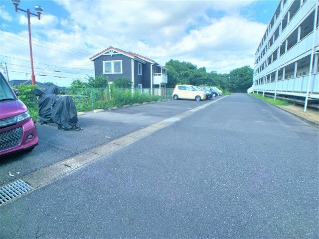 ビレッジハウス亀崎2号棟の駐車場