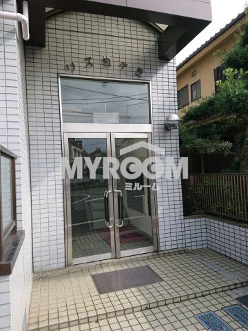 リズ松ヶ丘のエントランス