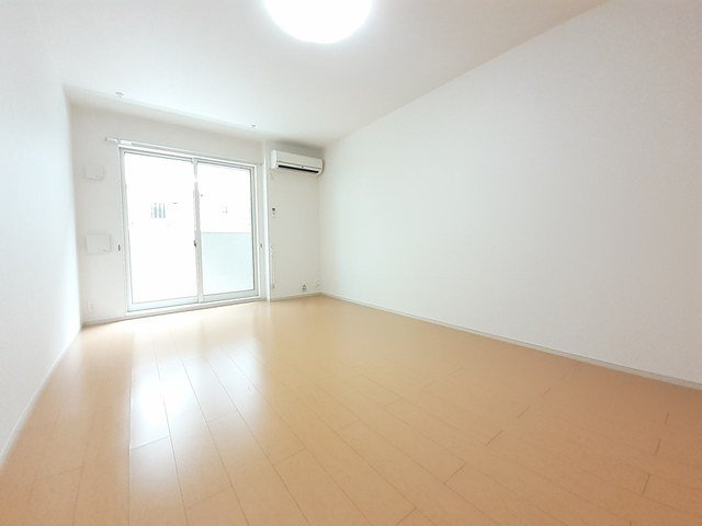 ル・シェモアの居間・リビング|明るい室内です