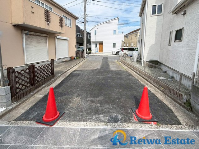 新築戸建　茅ヶ崎市南湖4丁目の前面道路含む現地写真