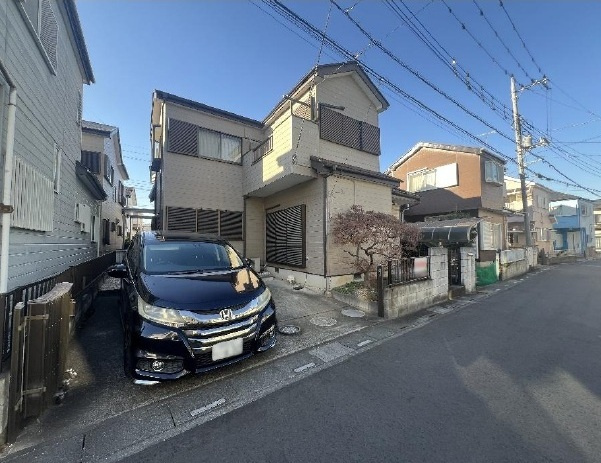 中古戸建　熊谷市柿沼977-24（期間限定現況販売）の前面道路含む現地写真