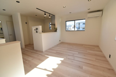 【居間・リビング】 | 真砂町　新築戸建