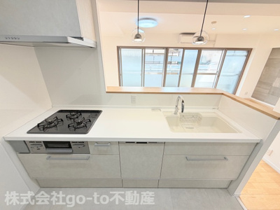 【キッチン】 | Mプラザ明石弐番館 | グリル付き3口ガスコンロ、対面キッチン