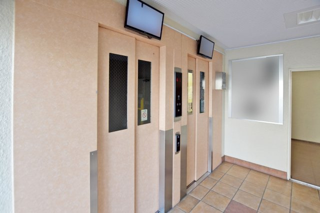 パレス南塚口壱号棟のエントランス|共用部