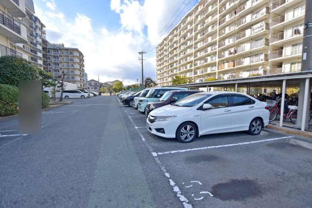 パレス南塚口壱号棟の駐車場|共用部