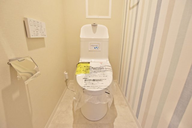 パレス南塚口壱号棟のトイレ|2025年11月に新調したお手洗いです。オシャレなお手洗いはゲストの印象◎お好みのインテリアで自分だけの色を出すことができます。