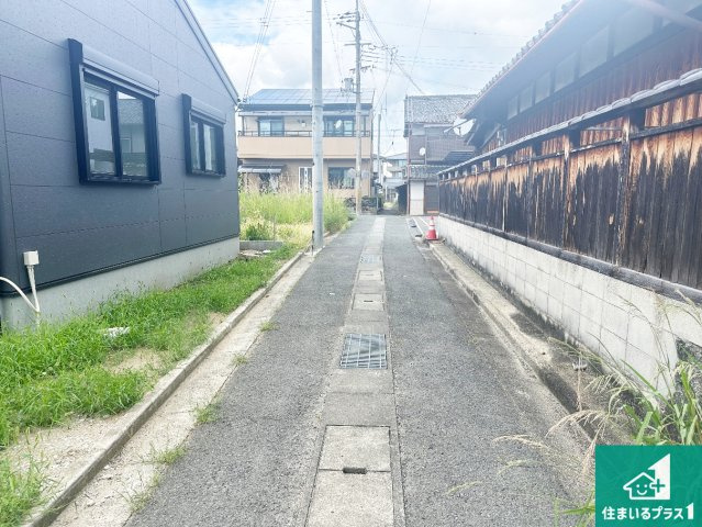 ●磯城郡田原本町　第2期　新築一戸建ての前面道路含む現地写真|周辺は閑静な住宅街！前面道路広々で車の出し入れも便利です。駐車が苦手な方でも安心して車庫入れできます！