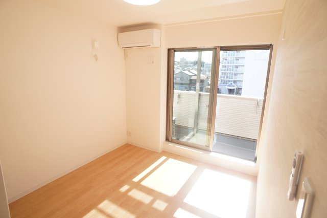 サムウィンの洋室