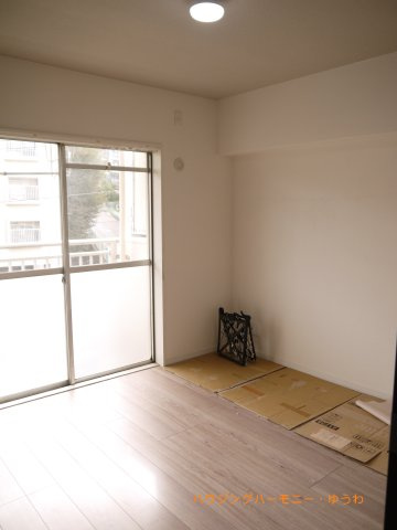 【洋室】 | 若木住宅３号棟 | 暖かいひだまりを全身で感じ取れる室内。