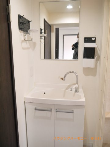 【独立洗面台】 | 若木住宅３号棟 | ご家族の1日が始まり、1日の終わりを締めくくる洗面空間。