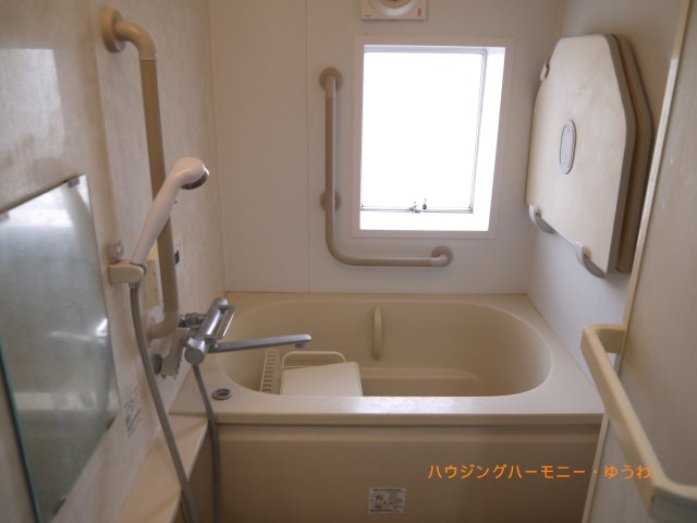 【浴室】 | 若木住宅３号棟 | 浴室暖房換気乾燥機付きのシステムバス採用（ふろ自動・追い焚き機能付き）