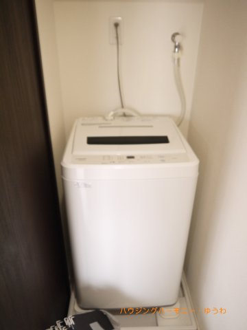 【ランドリースペース】 | 若木住宅３号棟 | ゆったりした広さのランドリースペースです。ドラム式洗濯機も設置可能です。
