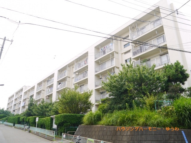 【外観】 | 若木住宅３号棟 | 開放感ある立地。RC造のしっかりした建物です。