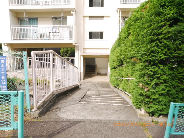 【エントランス】 | 若木住宅３号棟 | 住まいの顔にふさわしい落ち着いた迎賓空間