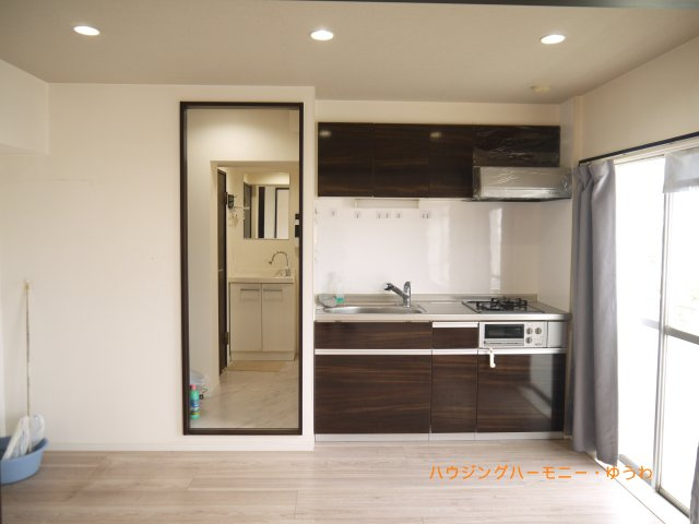 【居間・リビング】 | 若木住宅３号棟 | 光と風があふれる開放的なリビングダイニングには自然と家族みんなが集まってきます。