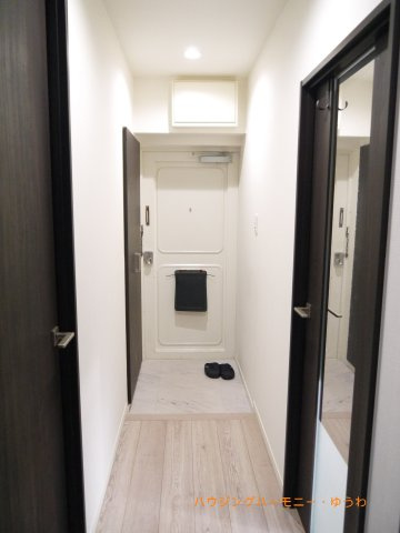 【玄関】 | 若木住宅３号棟 | 帰り着くたびに洗練されたテイストの空間に迎えられ誇りと喜びを感じる玄関まわりです。