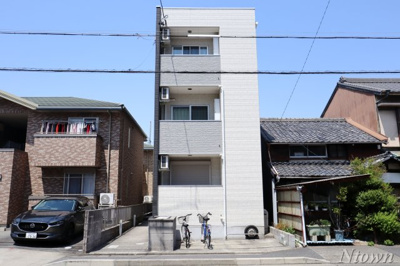 【玄関】 | ノーブルコート | 収納もある玄関です