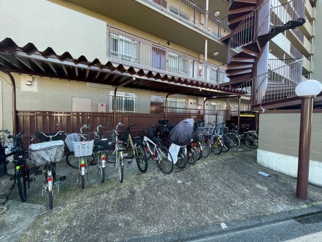 ◆２０２５年１１月リフォーム完了◆京阪本線「中書島」駅まで徒歩５分◆南向き３ＬＤＫ◆藤和伏見コープの駐輪場|駐輪場